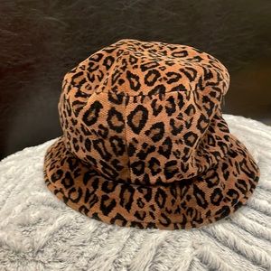 Cheetah bucket hat